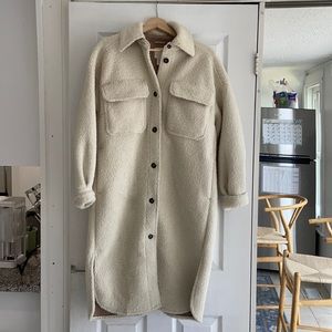 Fuzzy oversized long shacket from HM Size XS
